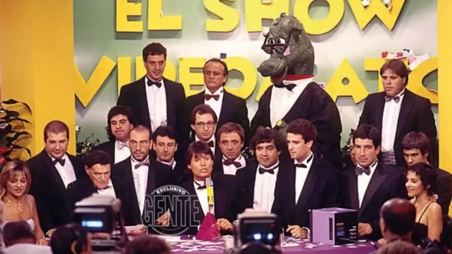 Una imagen del elenco de los 90 de Marcelo Tinelli en la televisi�n, cuando ya hab�a pasado a llamarse "El Show de VideoMatch".
