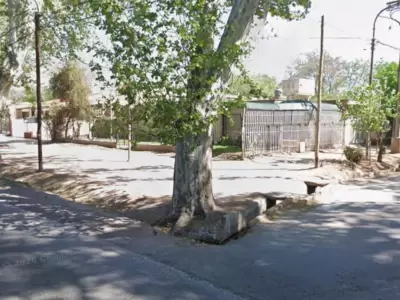 Hallaron a un hombre apu�alado y ensangrentado en el subsuelo de su casa
