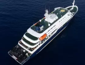 Evac�an pacientes de un crucero aislado por un brote de hantavirus que ya dej� tres muertos