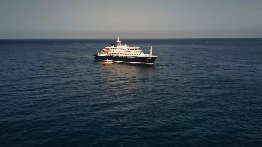 Evac�an pacientes de un crucero aislado por un brote de hantavirus que ya dej� tres muertos