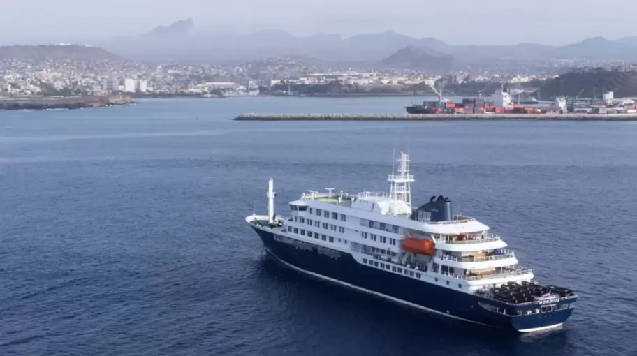 Evac�an pacientes de un crucero aislado por un brote de hantavirus que ya dej� tres muertos