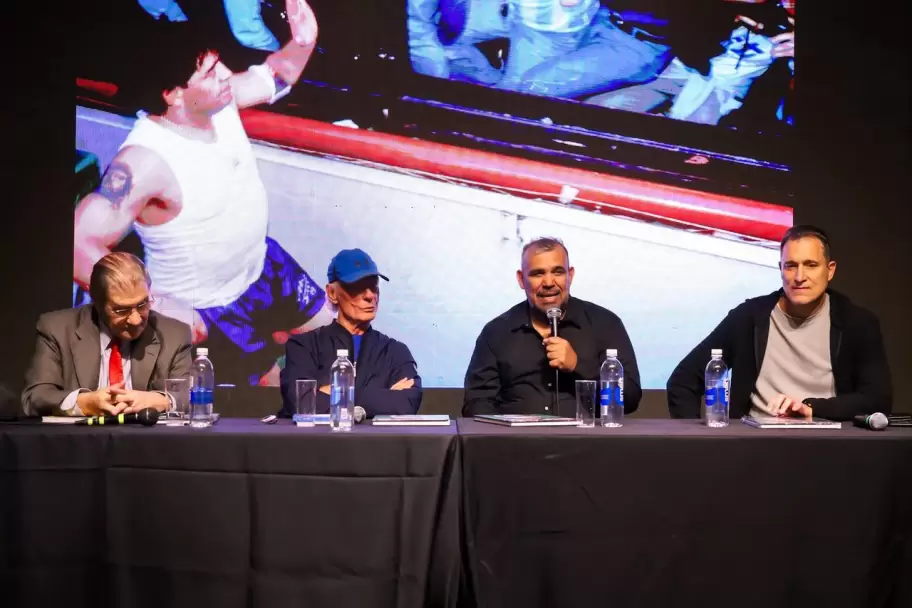 Salen a la luz fotos in�ditas de la despedida de Diego Maradona en La Bombonera