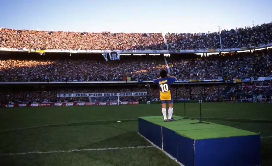 Salen a la luz fotos in�ditas de la despedida de Diego Maradona en La Bombonera