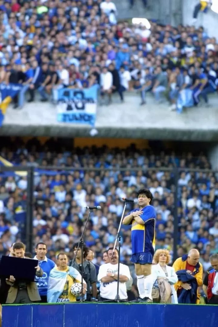 Salen a la luz fotos in�ditas de la despedida de Diego Maradona en La Bombonera