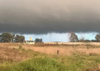La tormenta que dejo granizo en Las Flores, desprendi� un tornado