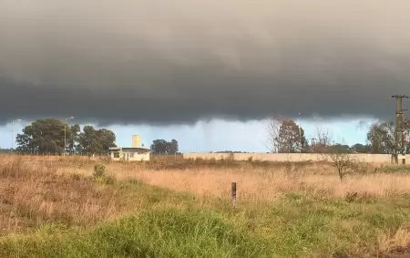 La tormenta que dejo granizo en Las Flores, desprendi� un tornado