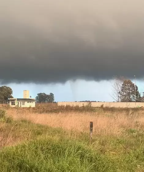 La tormenta que dejo granizo en Las Flores, desprendi� un tornado