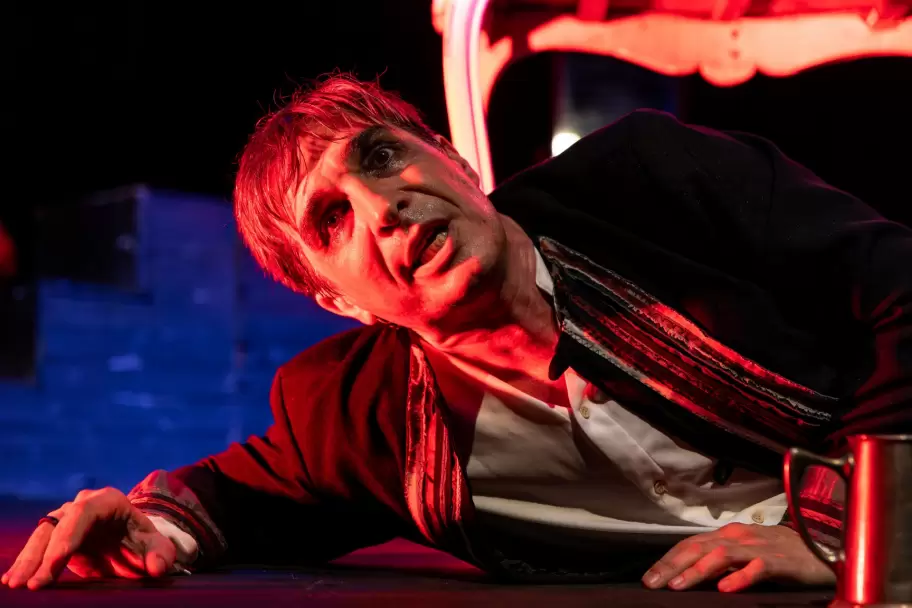 Sebasti�n Pajoni protagoniza Peque�o William, una versi�n contempor�nea y po�tica de Hamlet