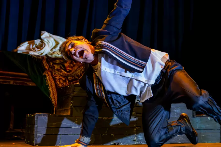 Sebasti�n Pajoni protagoniza Peque�o William, una versi�n contempor�nea y po�tica de Hamlet