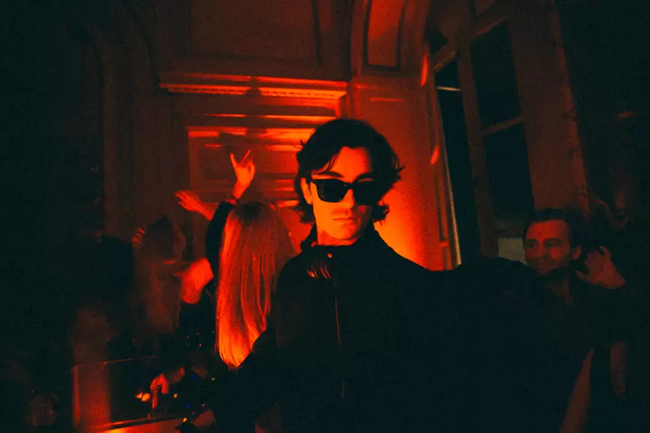 Jean Massey, el DJ argentino de 23 a�os que pas� de las fiestas con amigos a conquistar la noche parisina