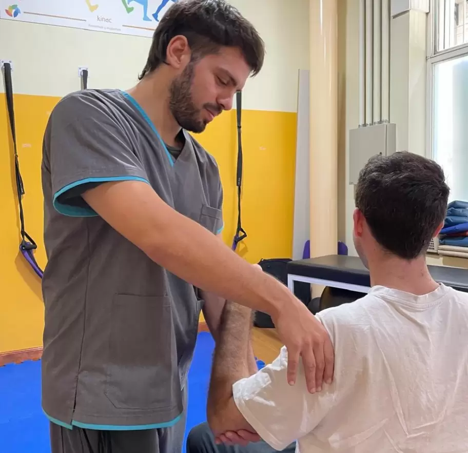 Kevin Bettini, el kinesi�logo que mezcla actuaci�n, cuerpo y movimiento