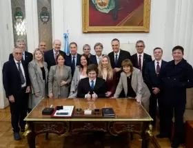 Javier Milei encabez� una reuni�n de gabinete para apoyar y respaldar a Manuel Adorni.