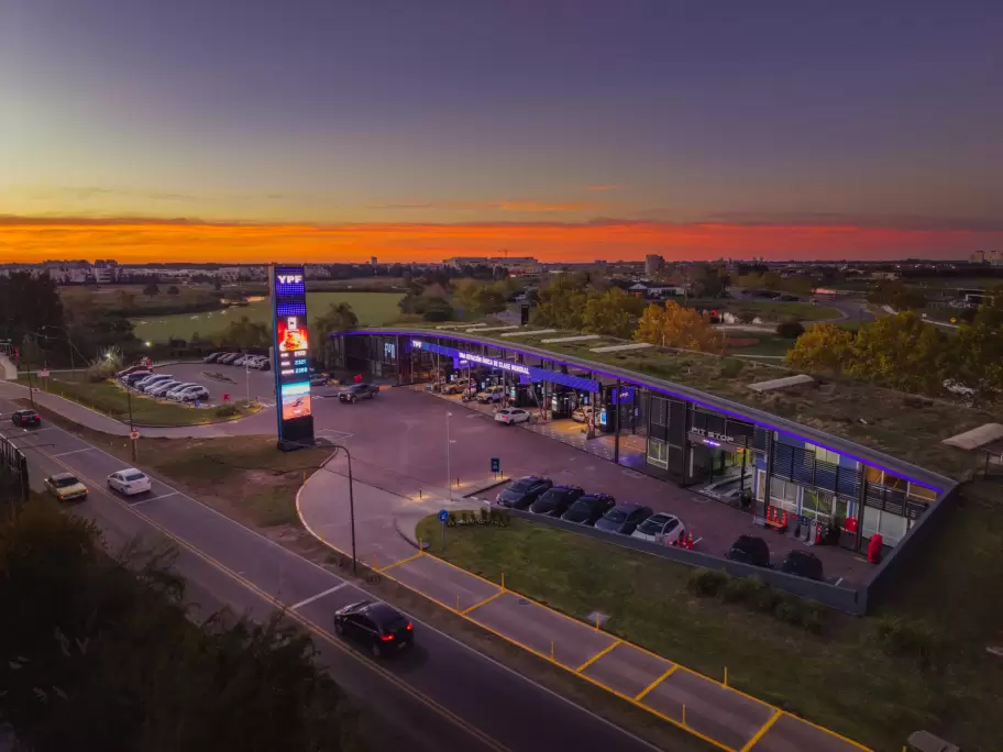 YPF lanz� "Black", su nuevo formato premium de estaciones de servicio: "Elevamos el est�ndar en la Argentina"