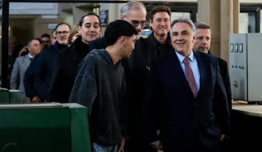 "Las escuelas t�cnicas necesitan ser sostenidas, no desfinanciadas, porque son la base de la creaci�n de talentos", expres� Llaryora.