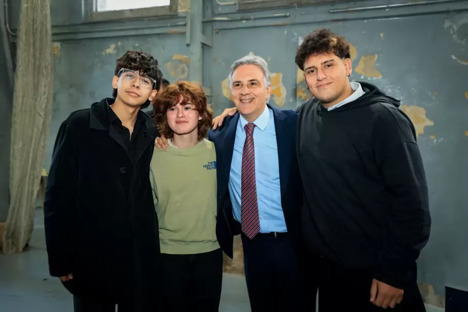 Llaryora anunci� un fondo de $2.000 millones para sostener el funcionamiento de las escuelas t�cnicas.