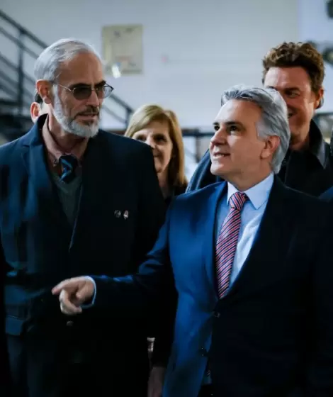 "Destruir, desfinanciar o asfixiar las escuelas t�cnicas es sacrificar el presente y el futuro de la industria nacional", asegur� Llaryora.