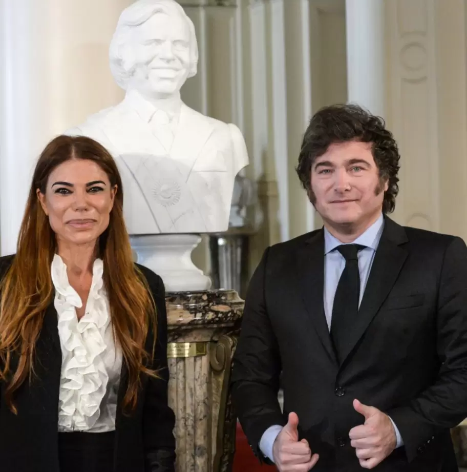 Javier Milei junto a Zulema Menem en un homenaje para Carlos Sa�l