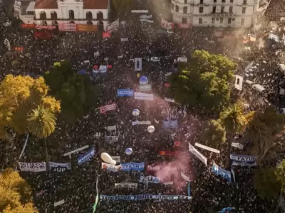 La cuarta Marcha Federal Universitaria llen� la Plaza de Mayo.