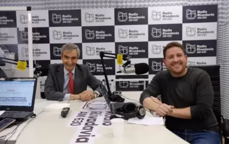 Nelson Castro y Jonatan Viale durante un pase en Radio Rivadavia.
