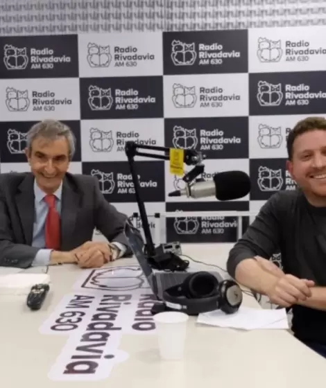 Nelson Castro y Jonatan Viale durante un pase en Radio Rivadavia.