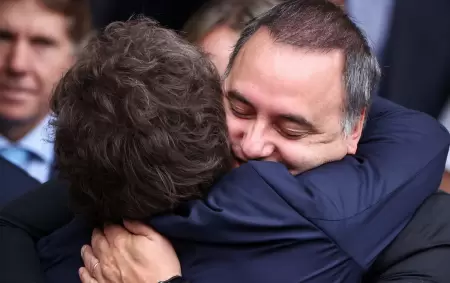 Manuel Adorni y Javier Milei