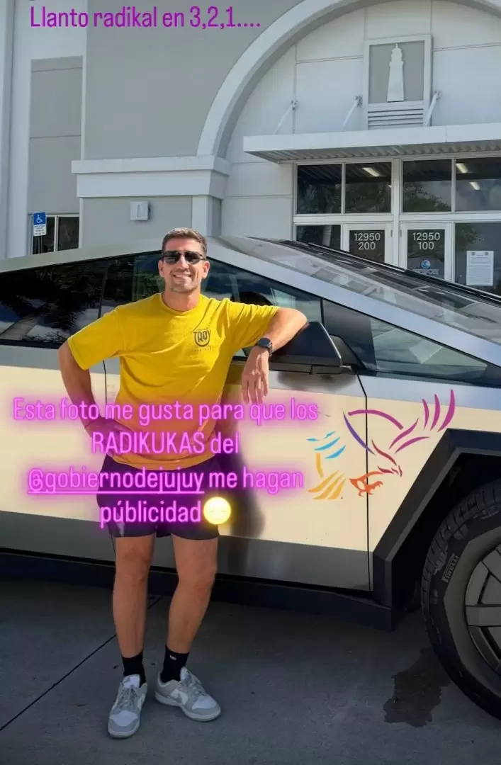 La provocativa publicaci�n de Manuel Quintar con su Tesla Cybertruck, luego de que expusieran que la hab�a llevado al Congreso de la Naci�n.