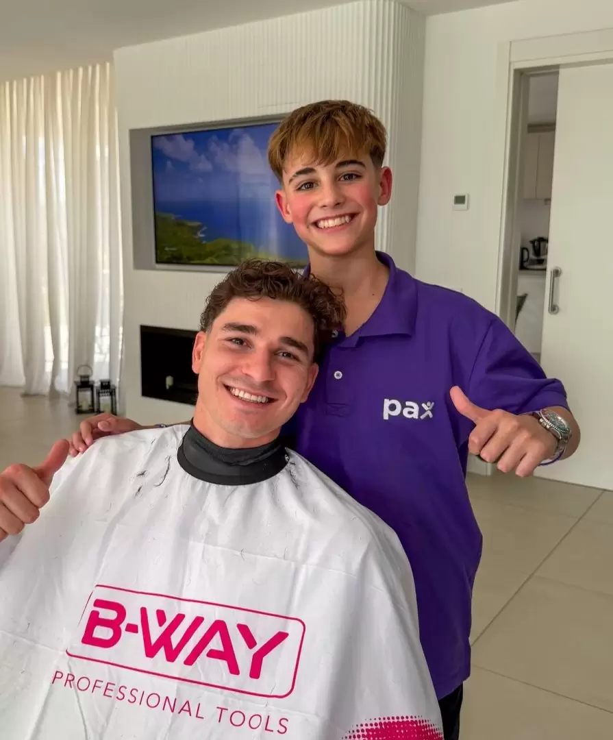 Gael Bajo le cort� el pelo a Juli�n �lvarez