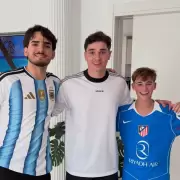 Gael Bajo y su historia viral: de ahorrar de chico a ser el barbero de Juli�n �lvarez