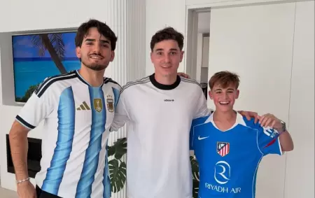 Gael Bajo viaj� a cortarle el pelo a Juli�n �lvarez
