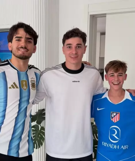 Gael Bajo viaj� a cortarle el pelo a Juli�n �lvarez