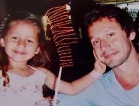 Benjam�n Vicu�a con su hija Blanca
