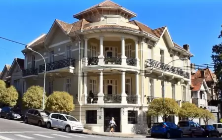 G�emes, Olavarr�a y Los Troncos: la Mar del Plata que funciona sin playa