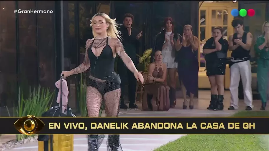 Danelik intentó dejar la casa sirviendo discurso y sonrisa