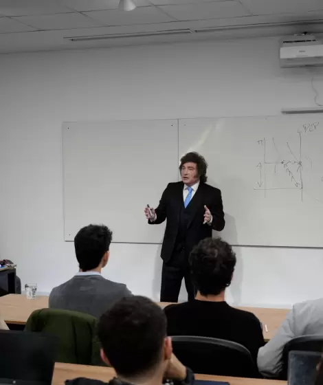 Javier Milei dio una clase de la c�tedra de Macroeconom�a Avanzada de la Maestr�a en Econom�a de la Universidad de San Andr�s.