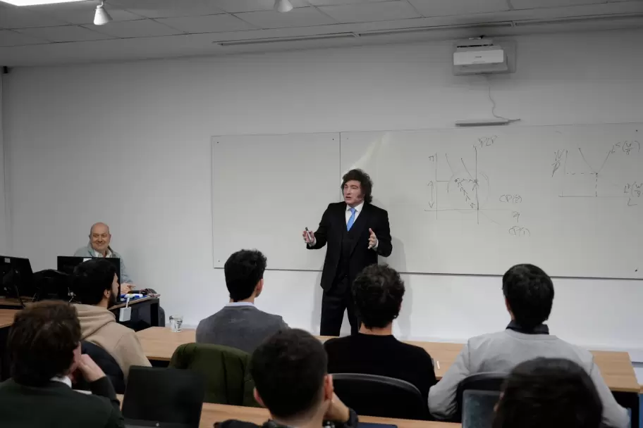 Javier Milei dio una clase de la c�tedra de Macroeconom�a Avanzada de la Maestr�a en Econom�a de la Universidad de San Andr�s.