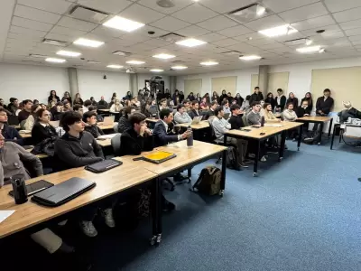 Los alumnos de Macroeconom�a Avanzada de la Maestr�a en Econom�a de la Universidad de San Andr�s observan a Javier Milei como profesor.