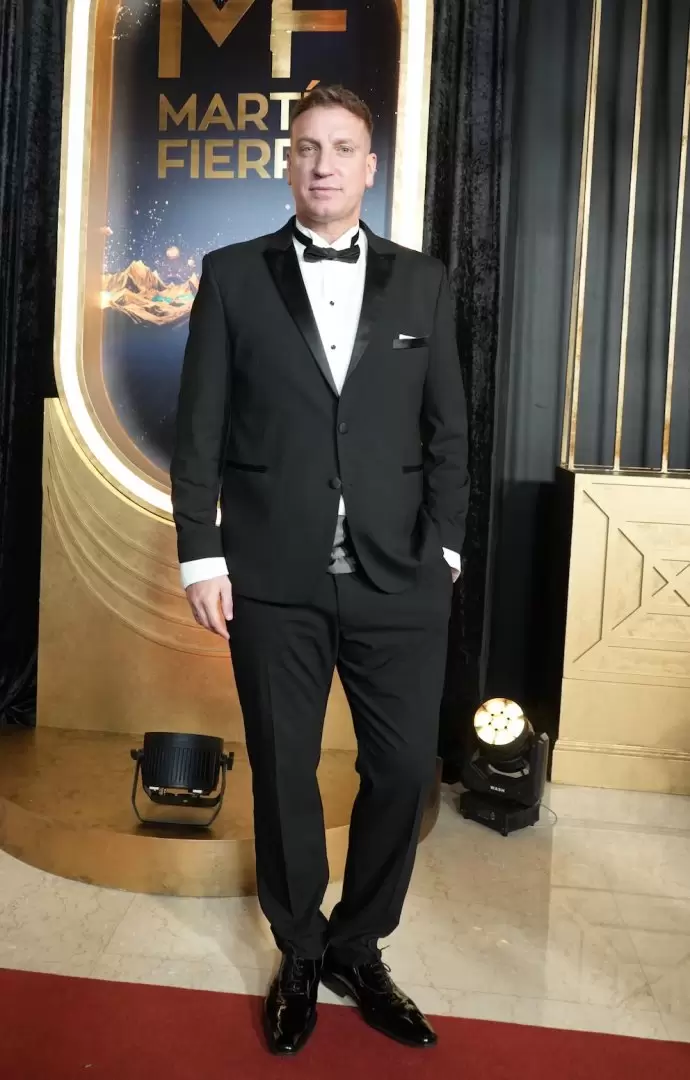 Maxi López en la alfombra roja de los Martín Fierro