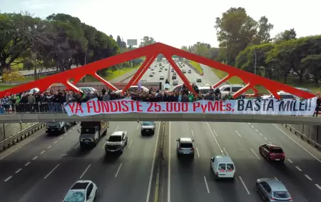 Trabajadores de Pymes se manifestaron y sufrieron una brutal represi�n