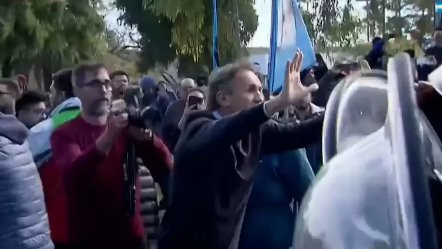 Gabriel Katopodis qued� en el medio de una brutal represi�n junto con otros 200 trabajadores y trabajadoras