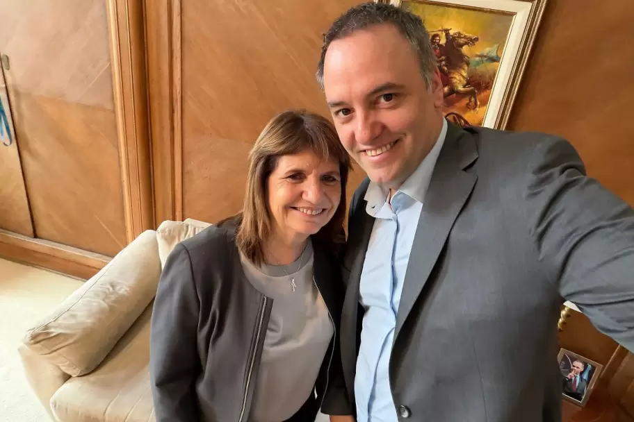 Patricia Bullrich y Manuel Adorni