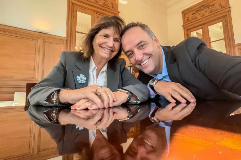 Patricia Bullrich y Manuel Adorni