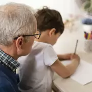 Condenaron a un abuelo por abusar de su nieto de cinco a�os: no ir� preso y deber� pagar el equivalente a una canasta b�sica