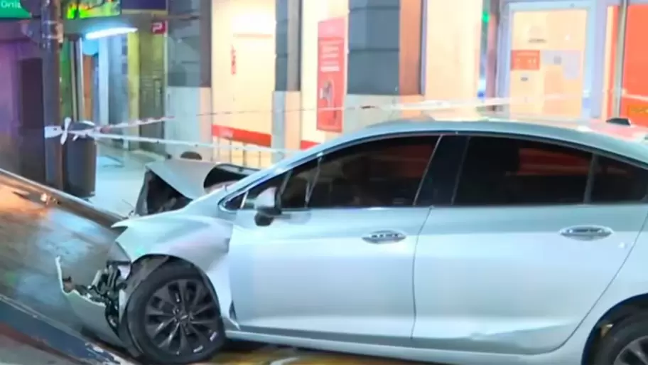 Un joven alcoholizado perdi� el control y se incrust� contra un banco