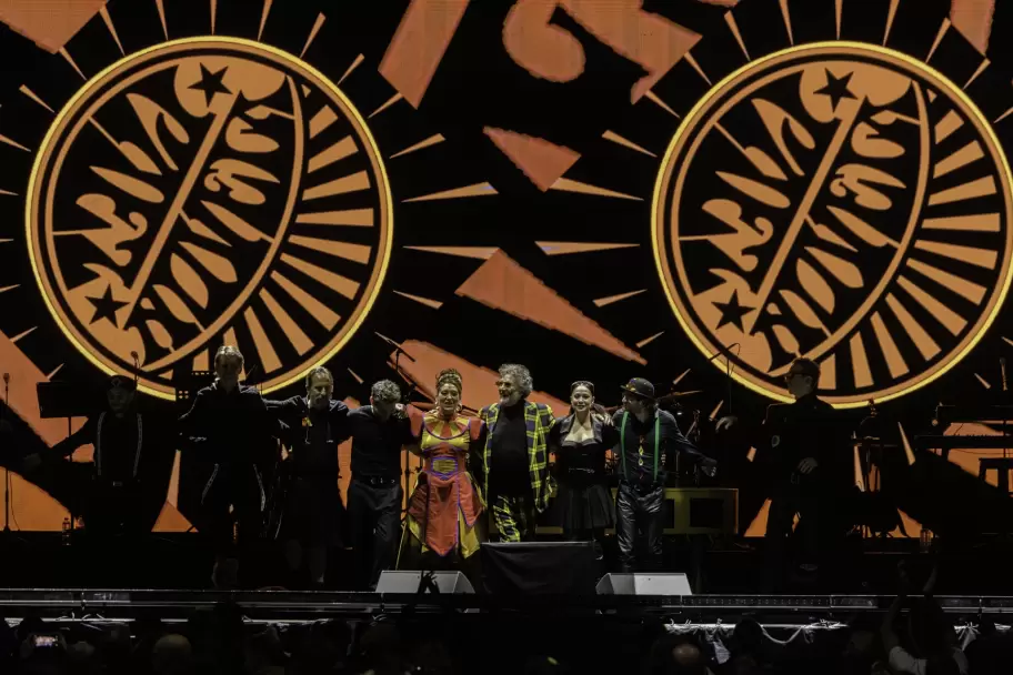 Fito Pa�z present� Novela en el Movistar Arena