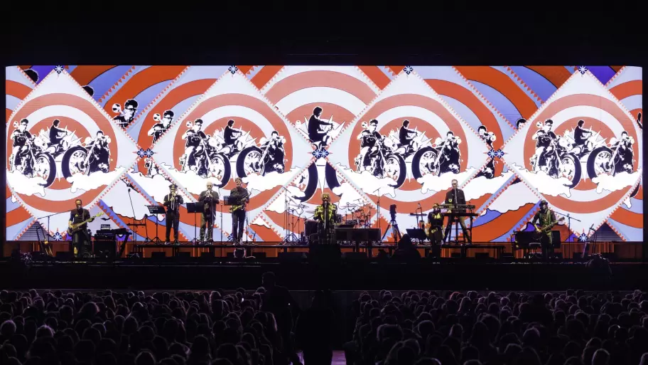 Fito Pa�z present� Novela en el Movistar Arena
