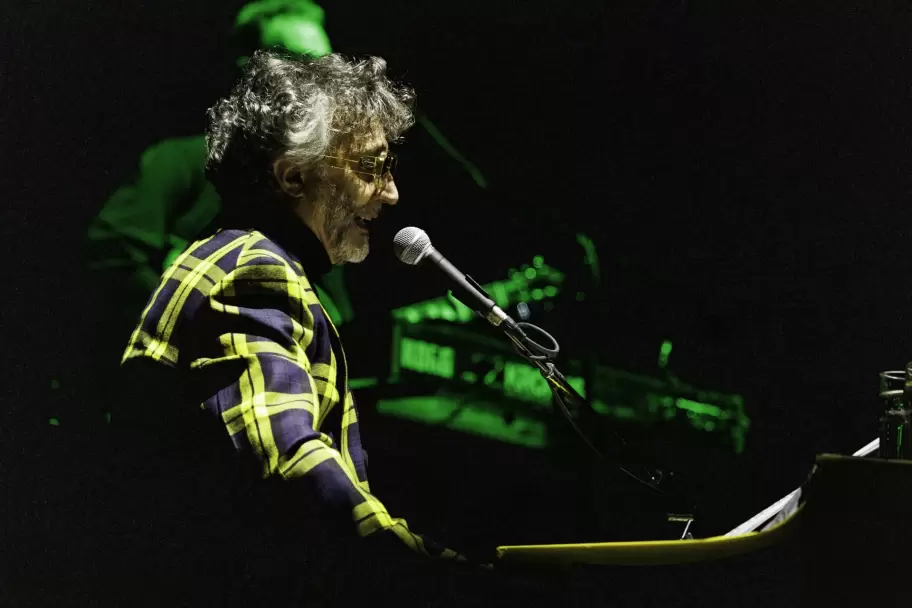 Fito Pa�z present� Novela en el Movistar Arena