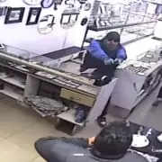 Violento robo en una joyer�a de Monte Grande: "Sent� que disparaban, estaban sacados"
