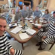 Adorni reapareci� con un anuncio pero las redes lo destrozaron: "No hay nada que haya crecido m�s que tu patrimonio..."