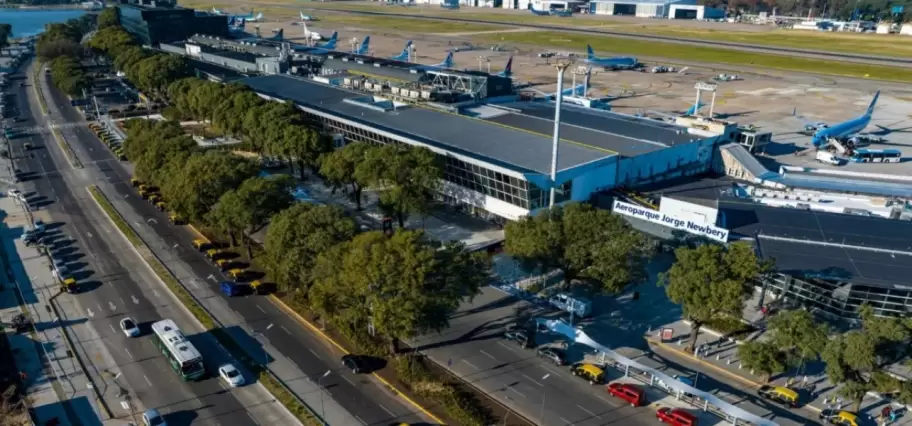 Tragedia en Aeroparque: un trabajador murió atrapado en una sala técnica tras una fuga de gas