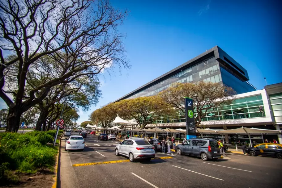 Tragedia en Aeroparque: un trabajador murió atrapado en una sala técnica tras una fuga de gas